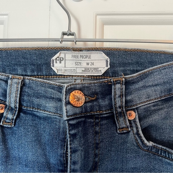 Women’s Free People Great Heights Frayed Skinny Jeans - Picture 6 of 8